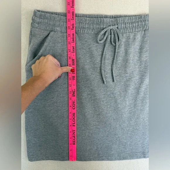 SK100 NWT Torrid Heather Gray Sweatshirt Material Skirt - Picture 7 of 7